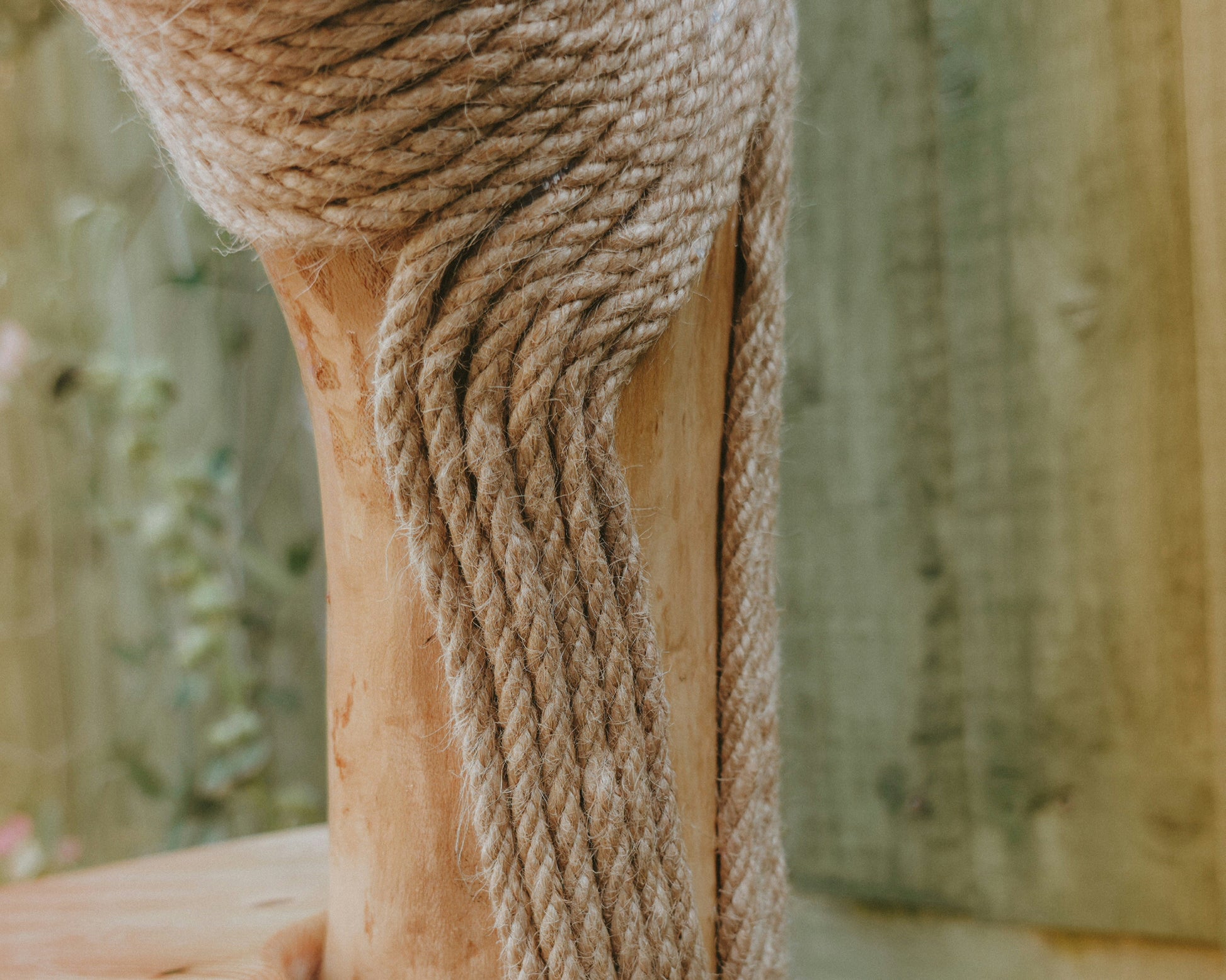cat scratching post with close up of sisal rope detail on cat tree