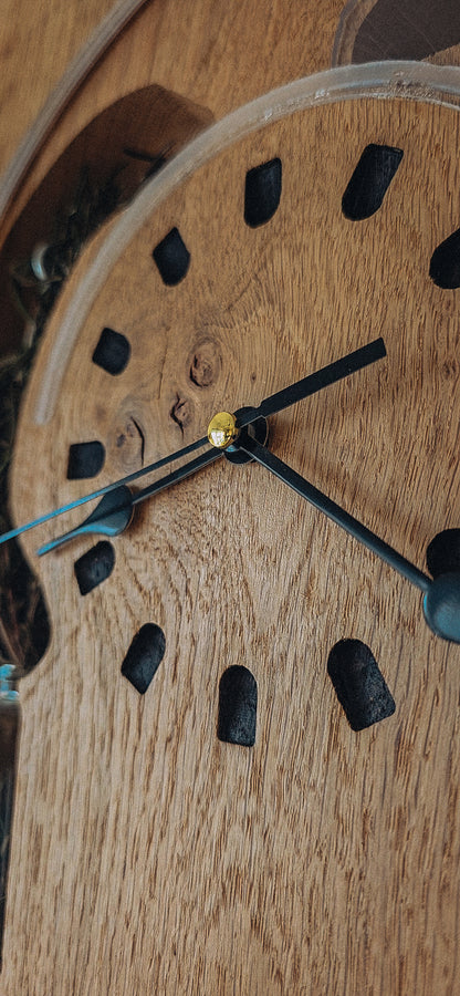Wooden clock with black hands and hour markers on a wooden background